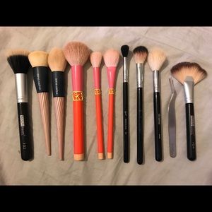Makeup brush bundle